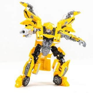 Transformers Studio Series Deluxe Class Rebekah S Garage Bumblebee