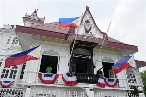Officials urge Filipinos to emulate Independence heroes' bravery