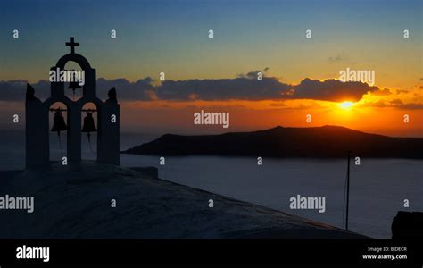 Santorini sunset the caldera hi-res stock photography and images - Alamy