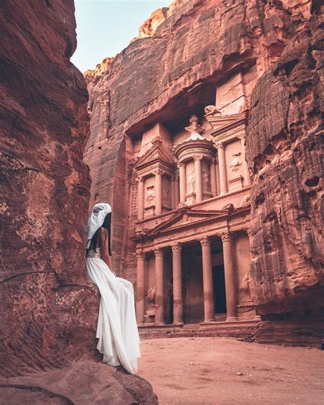 Ruchen Travel Girl Sur Instagram The Ancient City Of Petra The