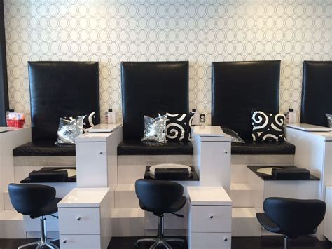 Cool Salons Glo Nail Bar In Costa Mesa Calif Nail Salon Decor