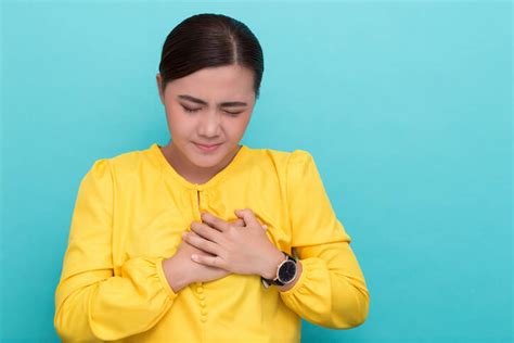 Chest pain: Symptoms, Causes, Treatment - symptom - MedicSpark.com