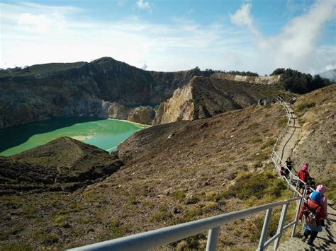 Danau Kelimutu Wisata NTT Terpopuler Yang Menakjubkan