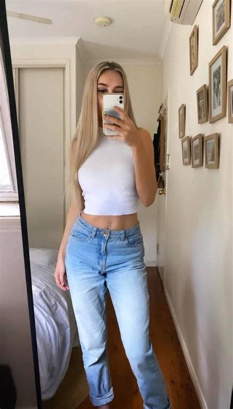 47 Hot Girls Mirror Selfies 12thBlog