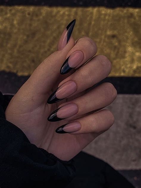 ᴘɪɴᴛᴇʀᴇꜱᴛ ᴀɴɢᴇʟᴏꜰᴅᴇᴡ Unghie color nude Unghie con french manicure Unghie acriliche di