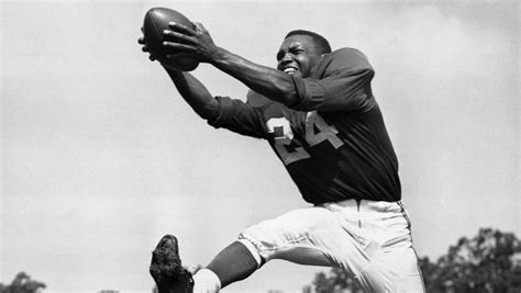 National Football Leagues First African American Player Dies At 92