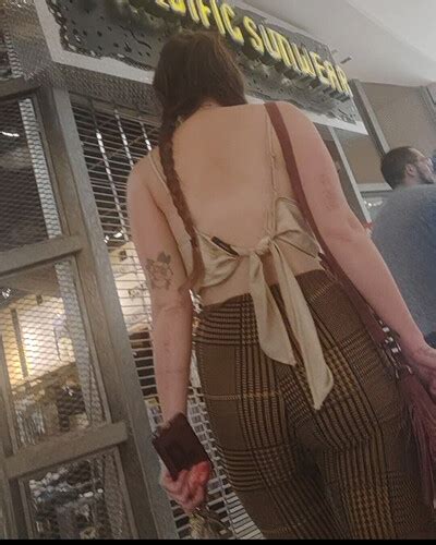 Juicy Jiggly Ass PAWG Walking Around Mall Spandex Leggings Yoga Pants Forum