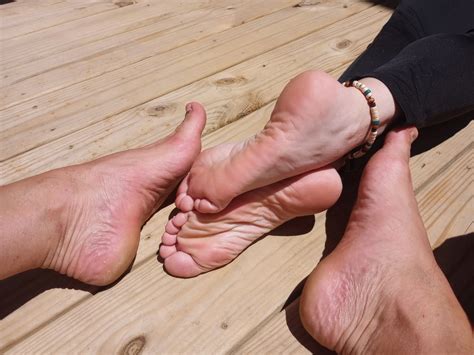Footsie In The Hot Sun Nude Pics Xhamster