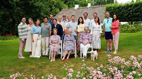 La Famille Royale Grecque Rejoint La Famille Royale Danoise Au Ch Teau