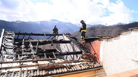 Pornassio Distrutta Dal Fuoco Una Casa Del Centro Storico Due Persone