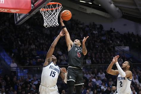 No 17 Unc Builds Big Lead Then Holds Off No 10 Tennessee