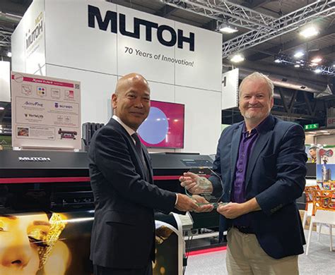 Mutoh XpertJet 1641SR Pro Wins Buyers Lab 2023 Pick Award SignNews