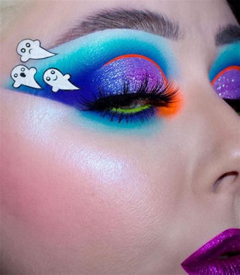 Ghoulish Glam 50 Spooky Halloween Eye Makeup Ideas Ghostie Vibrancy Eyeshadow