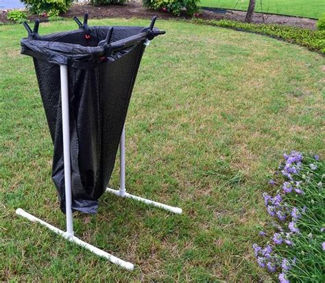 Leaf Bag Holder That Is A Really Easy Diy Garbage Bag Holder Diy