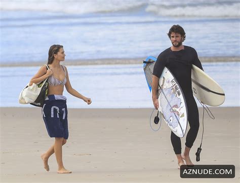 Hemsworth Brothers Reunite In Byron Bay With Liam S Bikini Clad Girlfriend Model Gabriella