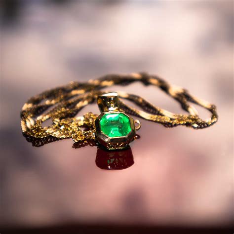 Vintage Emerald Necklace | AnamKarat Fine Jewelry