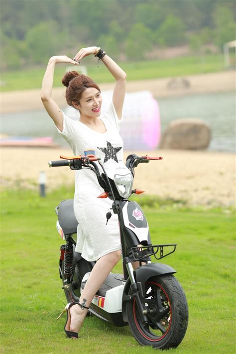 Soi xe điện hợp gu nhất với các hot teen