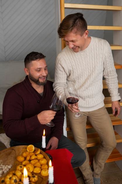 Couple Gay Passant Du Temps En Famille Photo Gratuite