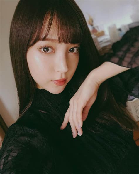 麻亜里さんのインスタグラム写真 麻亜里instagram「珍しいストレートヘアー 短めに前髪を切ってもらってスッキリ😊💓 行きつけの美容院urealm 担当は森上さん ️