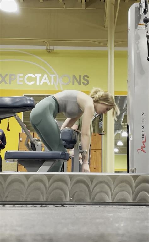 Mouthwatering Gym Blonde With Cleavage Tits Boobs Forum