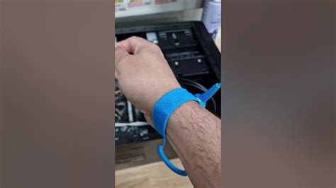 Que Es Y Para Que Sirve Una Pulsera Antiestática Informatica Youtube