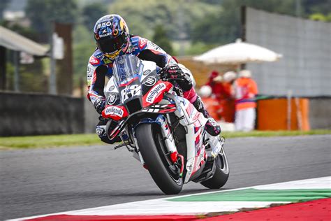 Loris Capirossi And Miguel Oliveira Won Aprilia All Stars Race