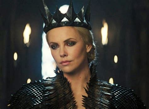 Snow White And The Huntsman - Queen Ravenna | Queen ravenna, Charlize ...