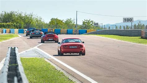 Rallye Der Rekorde 707 Mazda MX 5 Stellen Einen Neuen Weltrekord Auf