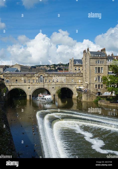 Pulteney Bridge And Weir River Avon Bath England Stock Photo Alamy