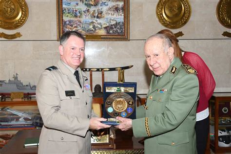 MDN le Général dArmée Chanegriha reçoit le Haut Conseiller de la