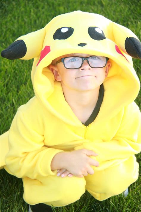 Larissa Another Day: Pikachu Halloween Costume