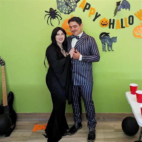 Gomez and Morticia Addams : r/Halloween_Costumes