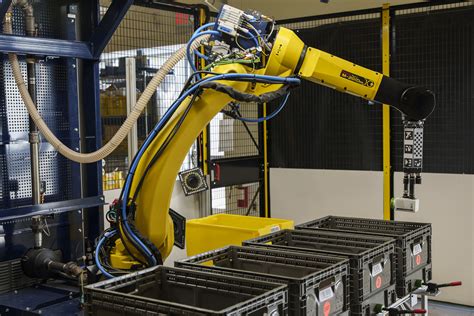 Amazon Debuts Sparrow A New Bin Picking Robot Arm TechCrunch