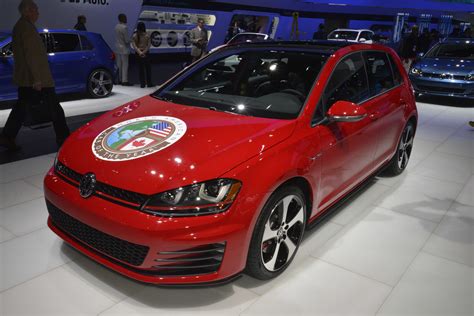 Volkswagen Golf GTI Detroit 2015 Pictures Information