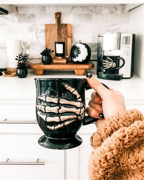 Fall and Halloween Inspired Mugs - Friday Favorites - DIY Darlin'