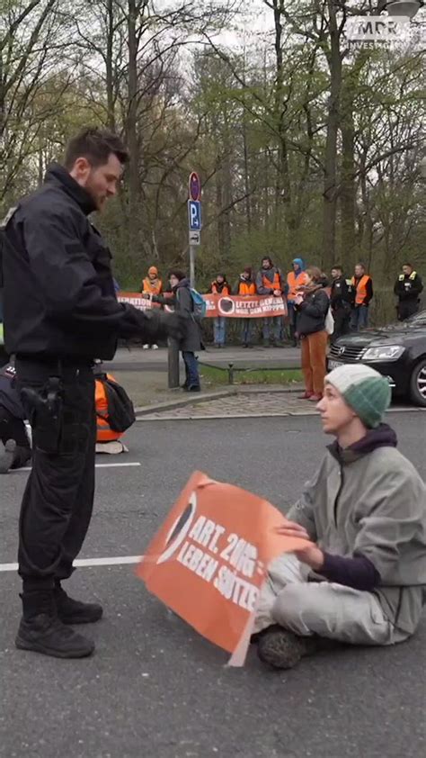 Polizeigr N Polizeigruen Mastodon Social On Twitter Rt Striegse