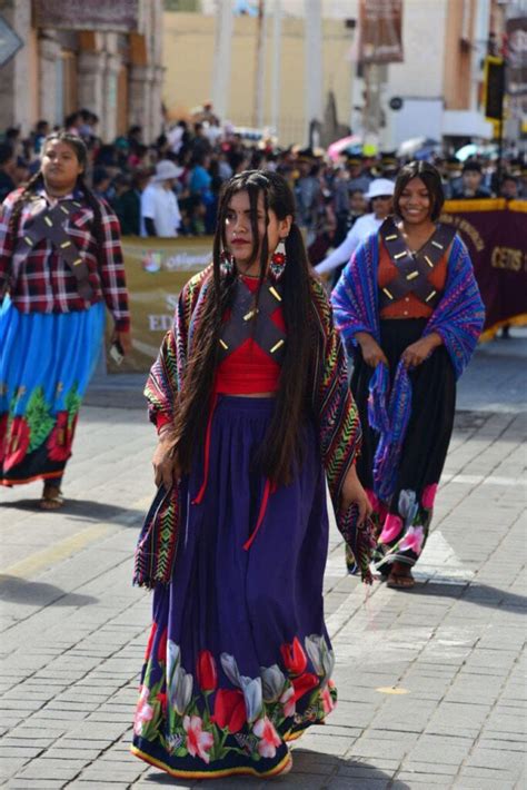 Encabeza Miguel Ngel Navarro Quintero El Tradicional Desfile Por El