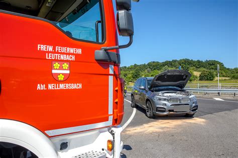 Autobrand An Auffahrt Zur B Bei Nellmersbach Bmw F Ngt Im Motorraum