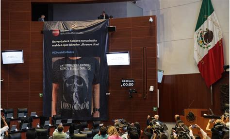 Cuelgan Manta Con Playera De La Muerte De Morena En El Senado Un