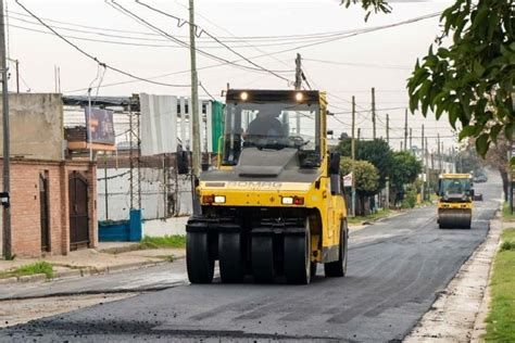 Avanza el megaplan de asfalto en los barrios platenses 70 obras y más