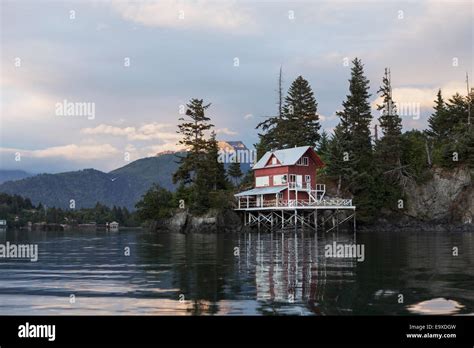 Maison Sur Pilotis Dans La Montagne Banque De Photographies Et Dimages