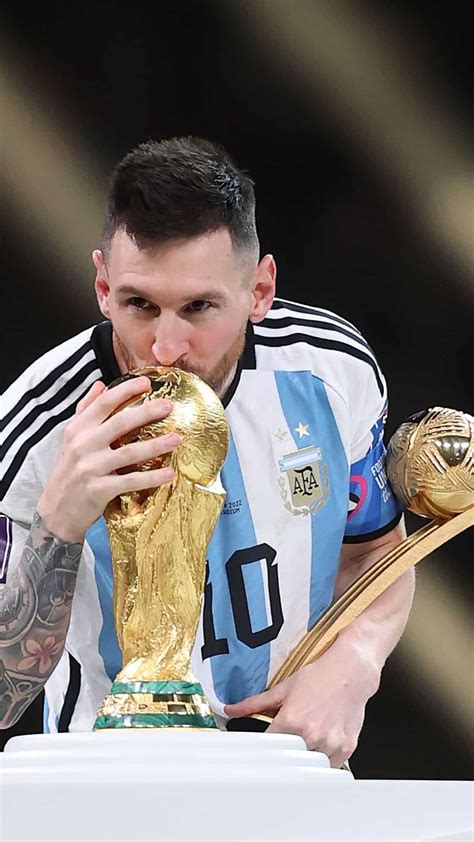 7 Football Players With Most Trophies