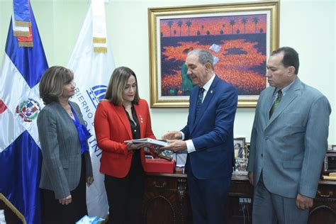 MESCyT entrega a la UASD el Primer Diagnóstico Evaluativo de las