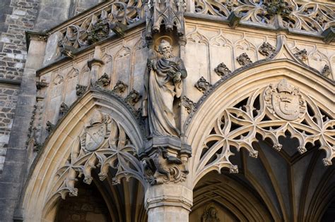 5 Incredible Examples That Celebrate Gothic Architecture