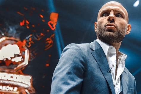 Али Хейбати пнул ринг гёрл Hardcore FC бой с Аркадием Осипяном массовая драка подробности