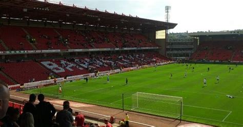 Adrienne Roberson Berita: Barnsley Fc Stadium East Stand