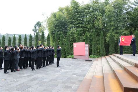 沿滩法院组织干警瞻仰卢德铭烈士故居暨参观詹井村村史馆红色教育活动：缅怀革命先烈、发扬红色传统、传承澎湃号·政务澎湃新闻 The Paper