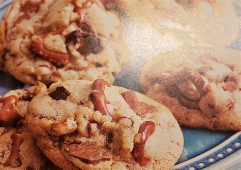 Pretzel Toffee Chocolate Chunk Cookies Recipe Honey Dish