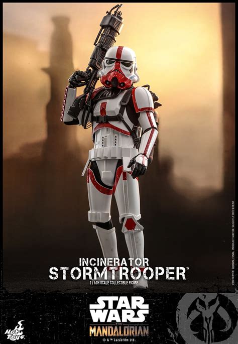 以強大的火力壓制敵人 Hot Toys TMS012 曼達洛人焚燒風暴兵 Incinerator Stormtrooper 1 6 比例人偶