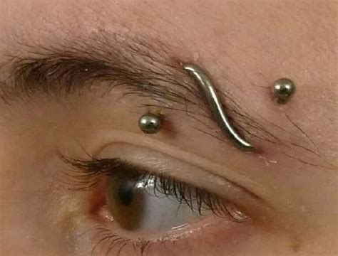 Piercings en las cejas ideas de diseños y cuidados Tatuantes